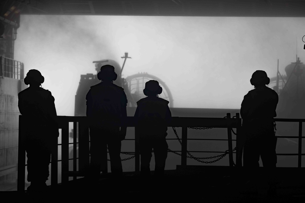 Marines Debark USS SOMERSET (LPD 25)