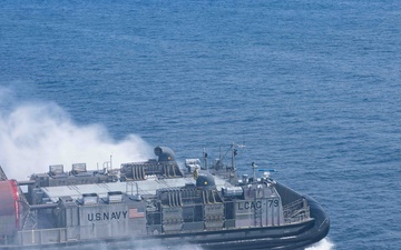 Marines Debark USS SOMERSET (LPD 25)