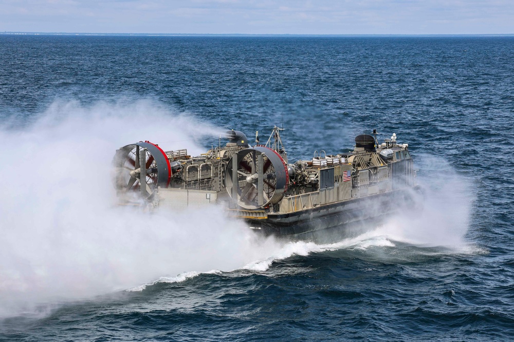 USS Iwo Jima 22nd MEU Onload