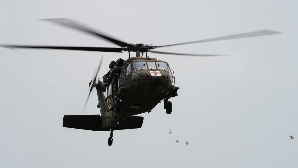 Panamanian and U.S. Forces conduct jungle MEDEVAC training