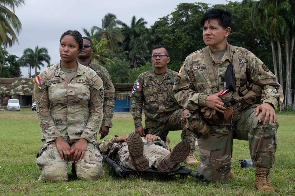 Panamanian and U.S. Forces conduct jungle MEDEVAC training
