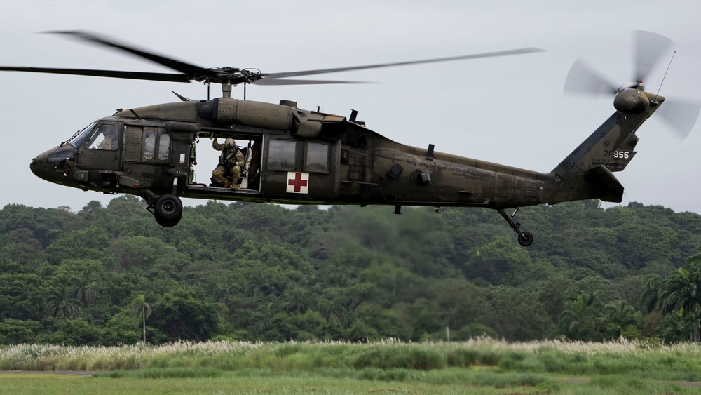 Panamanian and U.S. Forces conduct jungle MEDEVAC training
