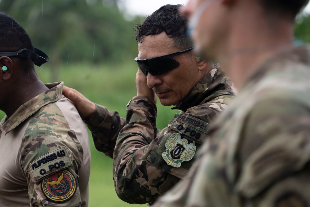 Panamanian and U.S. Forces conduct jungle MEDEVAC training