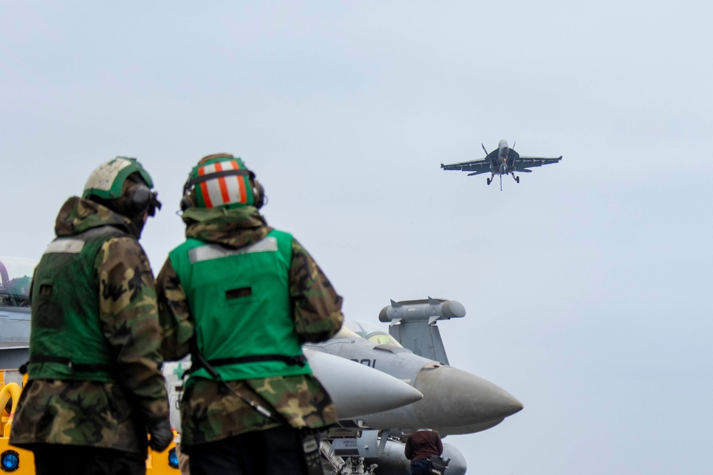 Abraham Lincoln conducts flight operations