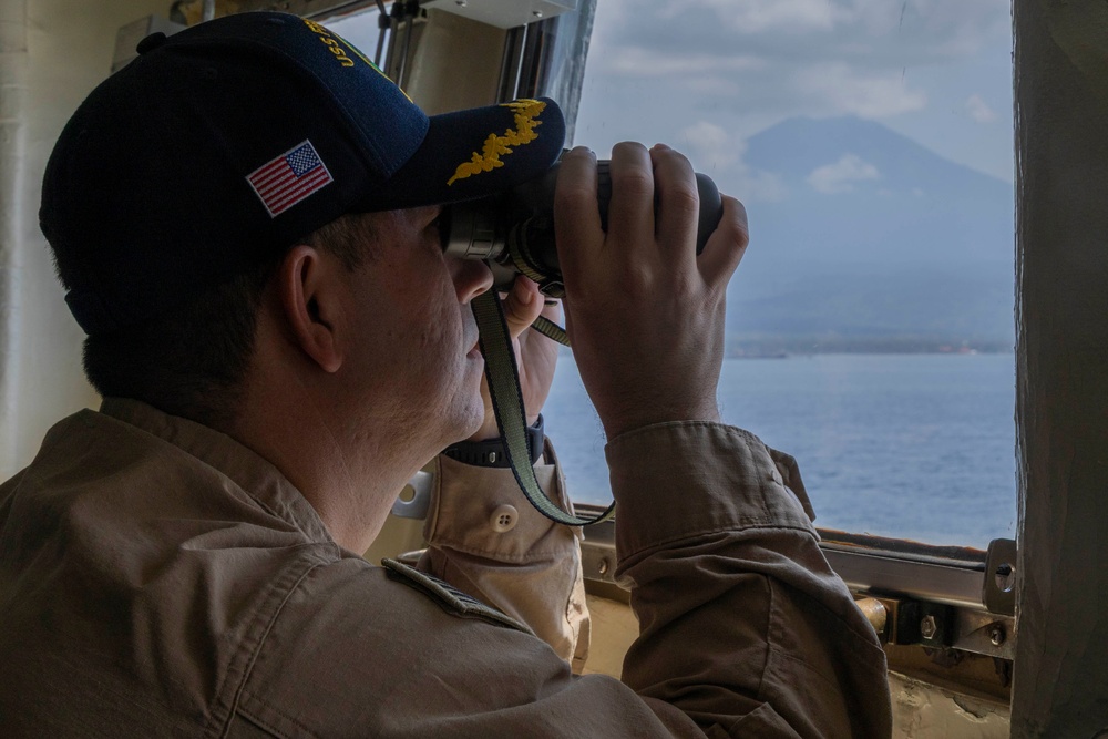 USS Frank Cable Arrives to Banyuwangi, Indonesia