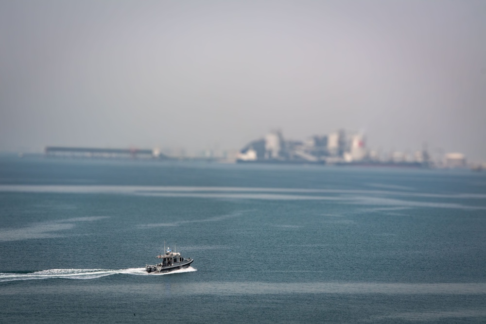 Nimitz Conducts Mooring Operations
