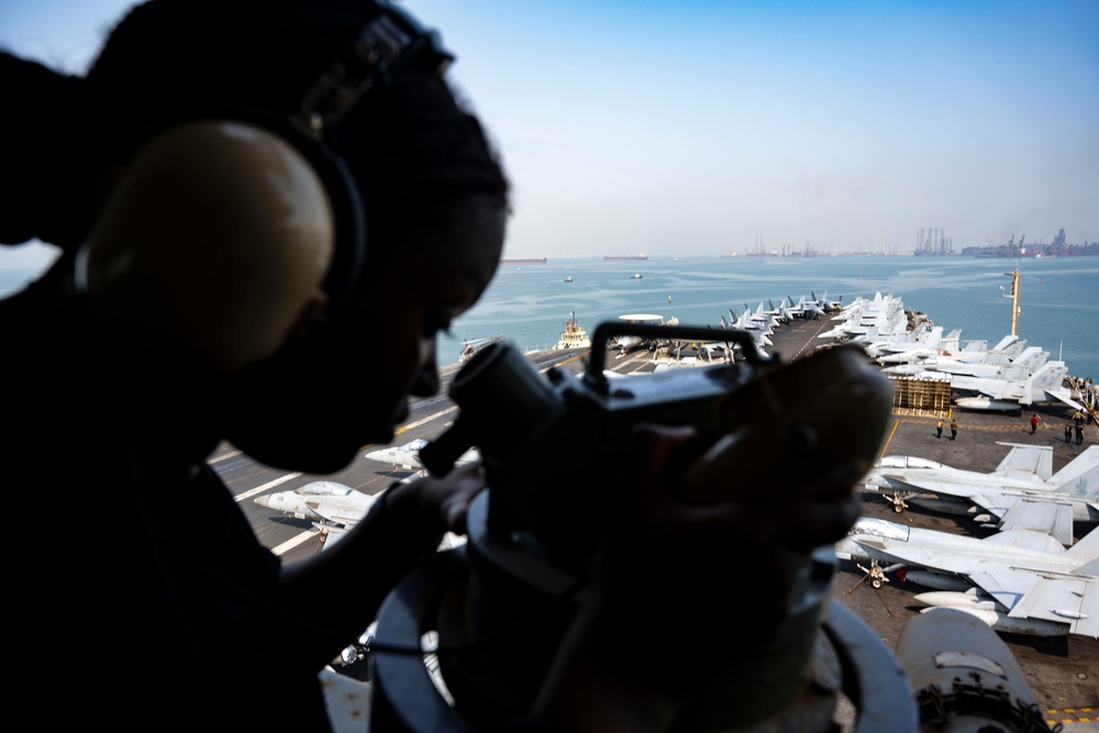 Nimitz Conducts Mooring Operations