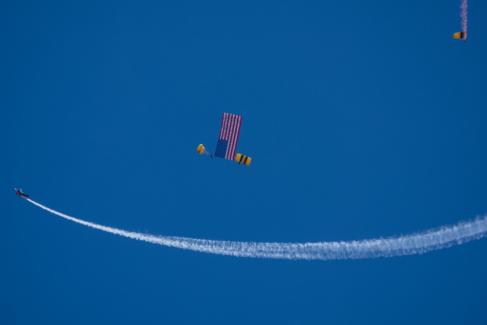 U.S. Army Parachute Team jumps for Chicago Air and Water Show