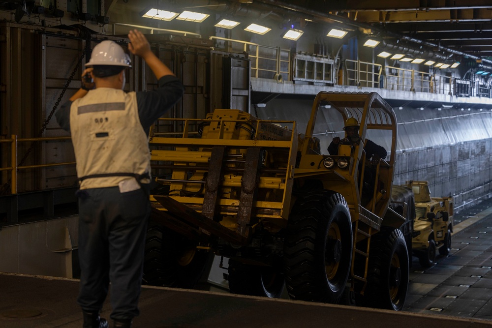 USS Iwo Jima Onloads 22nd MEU(SOC)