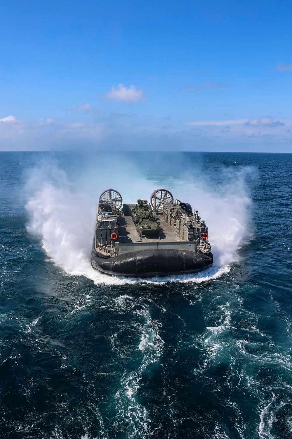USS Iwo Jima Onloads the 22nd MEU(SOC)