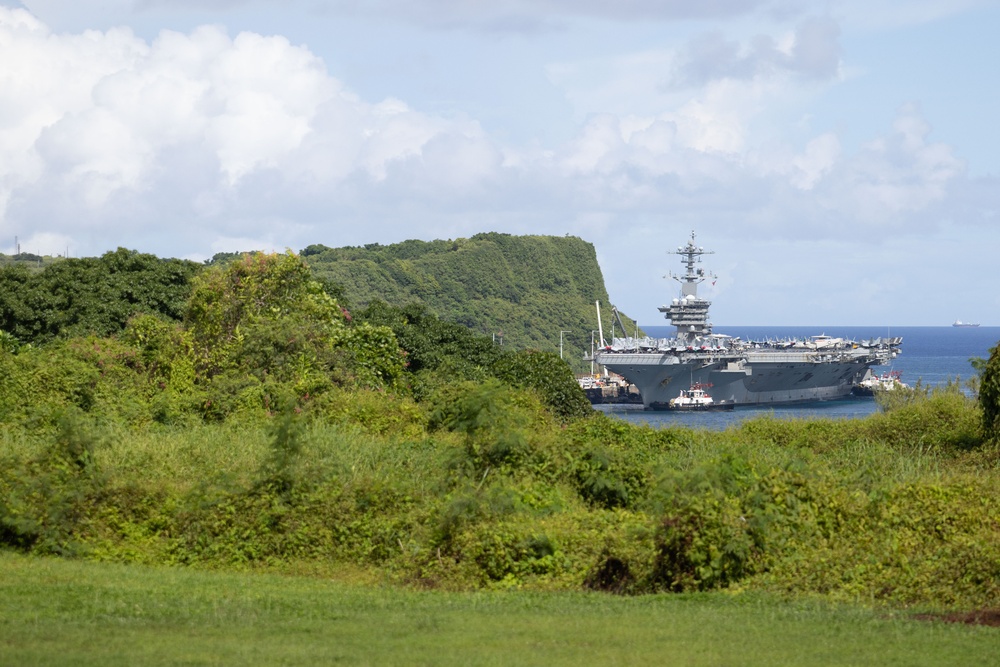 USS George Washington (CVN 73) arrives in Guam for a port visit
