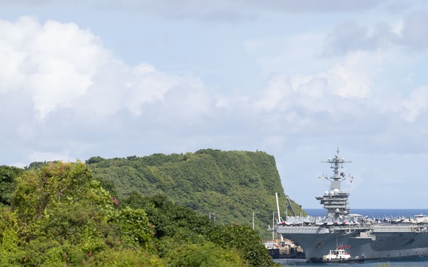 USS George Washington (CVN 73) arrives in Guam for a port visit
