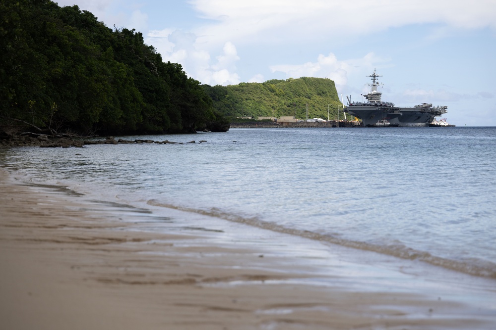 USS George Washington (CVN 73) arrives in Guam for a port visit