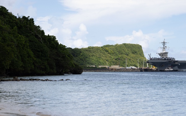 USS George Washington (CVN 73) arrives in Guam for a port visit