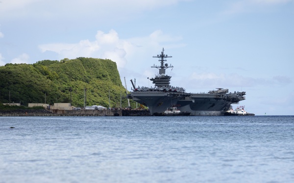 USS George Washington (CVN 73) arrives in Guam for a port visit