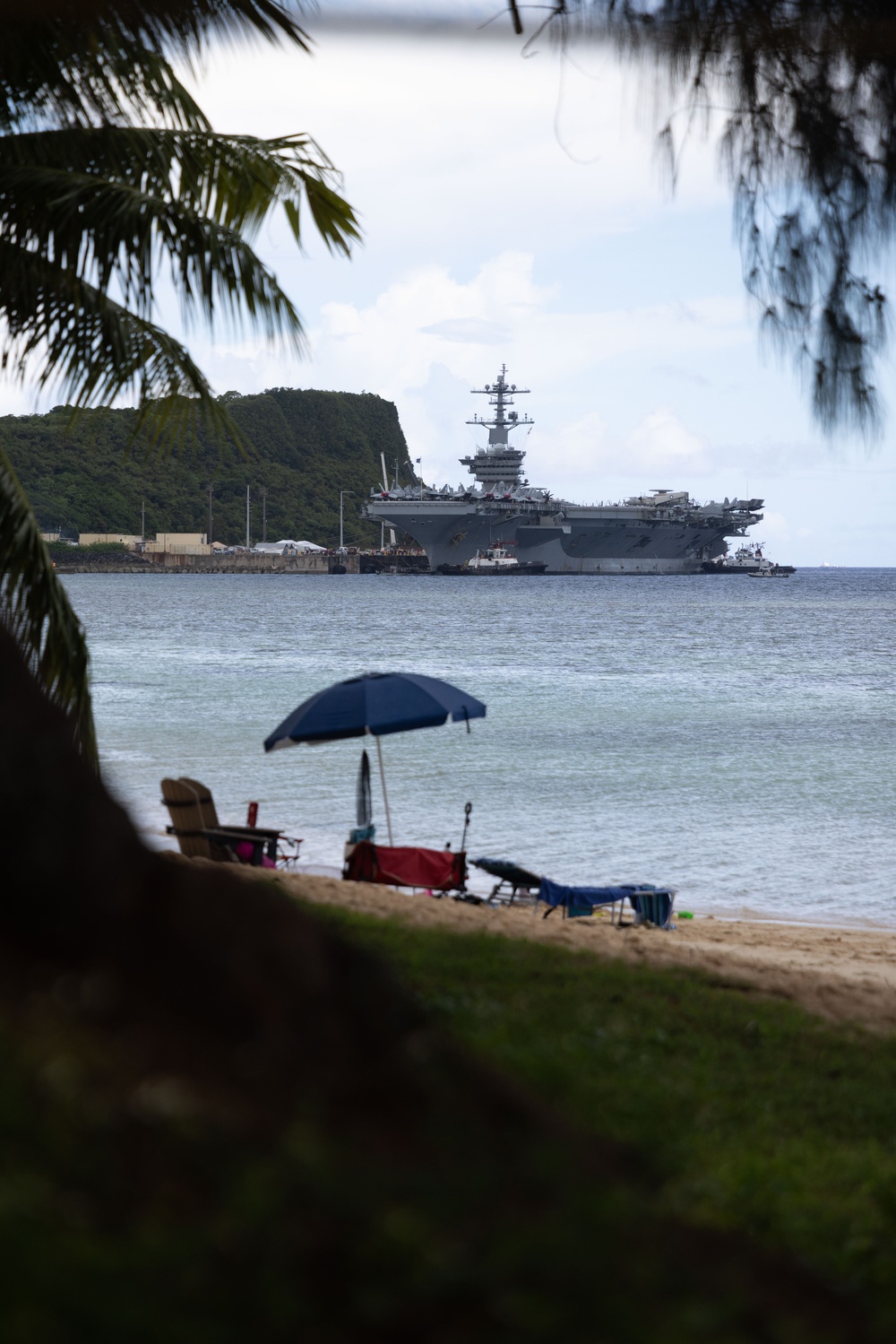 USS George Washington (CVN 73) arrives in Guam for a port visit