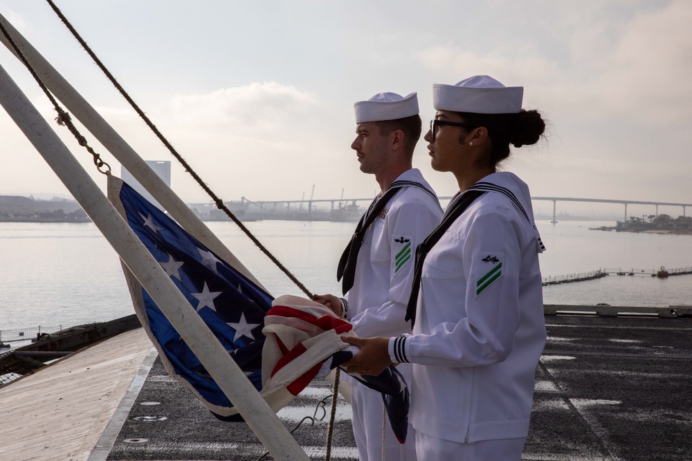 Abraham Lincoln pulls in to San Diego
