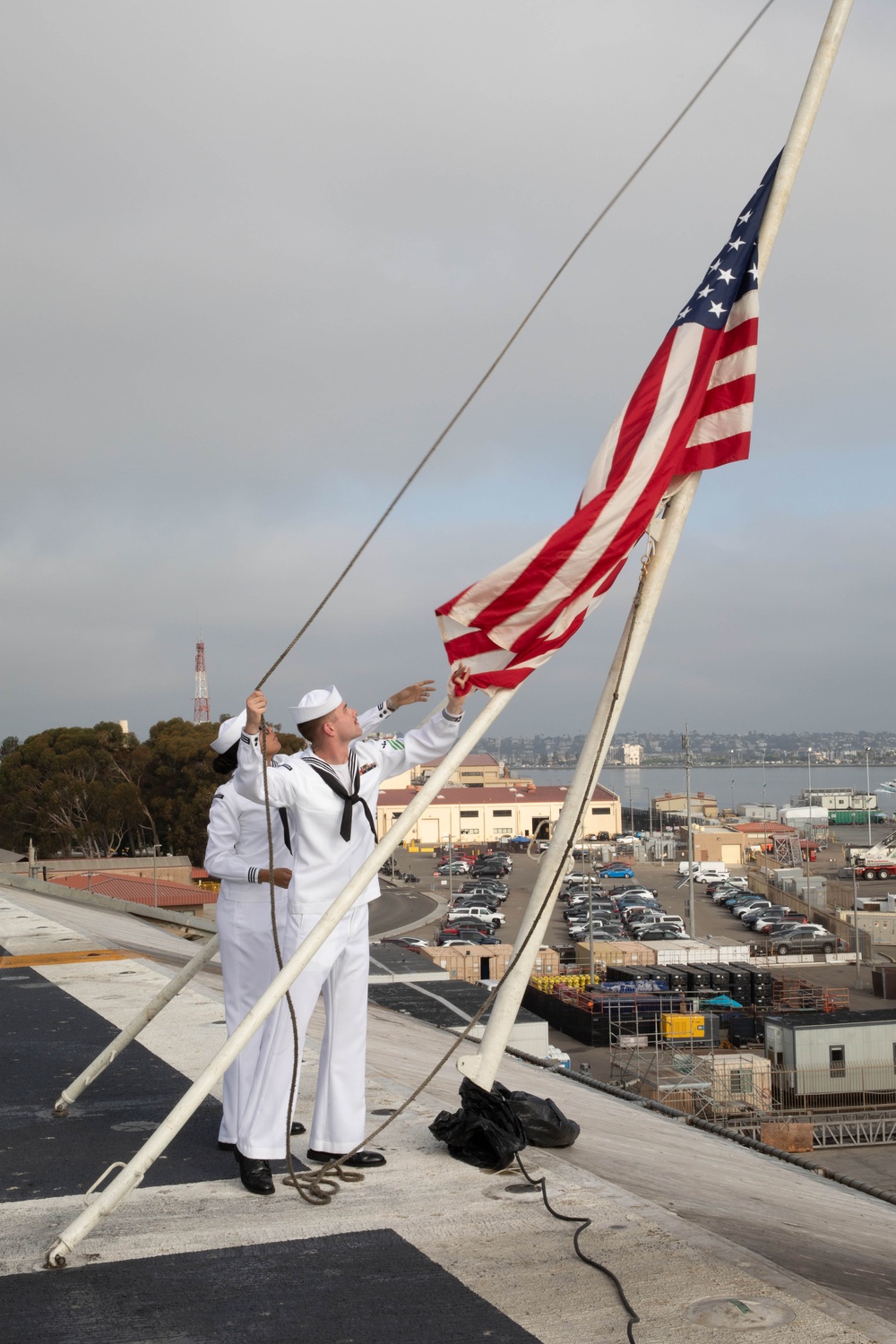 Abraham Lincoln pulls in to San Diego
