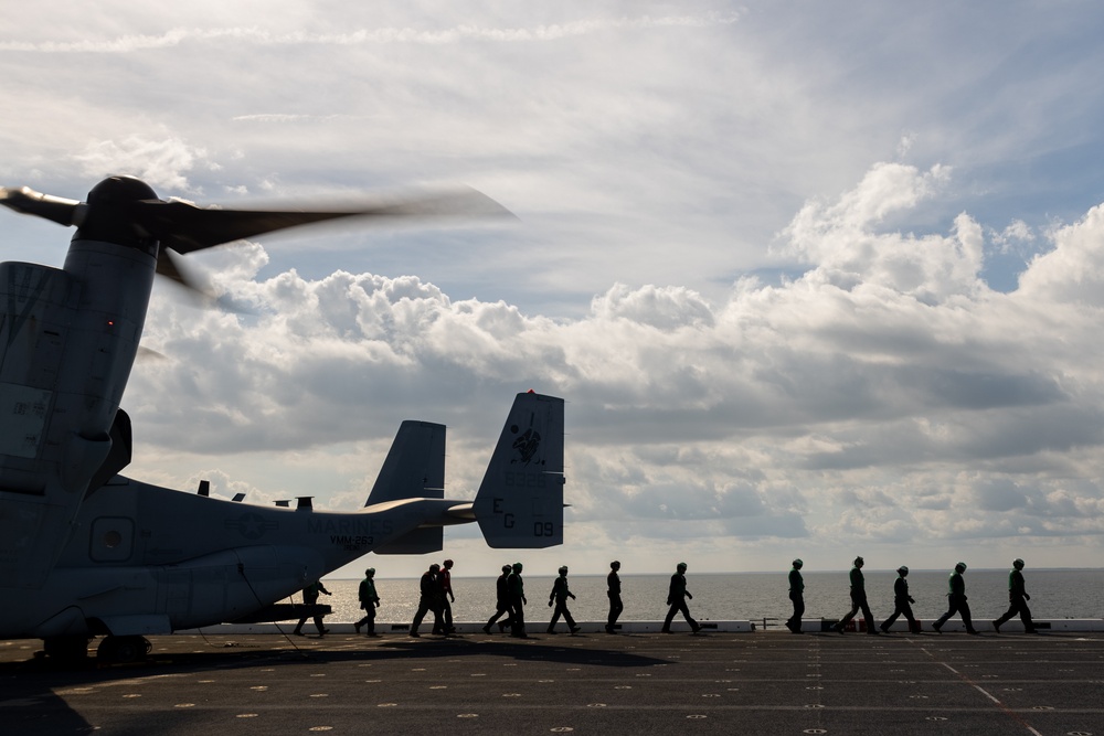 22nd MEU(SOC) | VMM-263 (REIN) Onloads Personnel and Equipment for Deployment