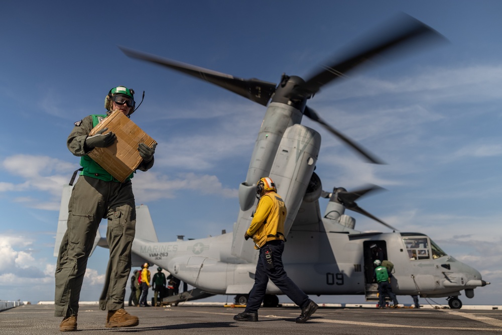 22nd MEU(SOC) | VMM-263 (REIN) Onloads Personnel and Equipment for Deployment
