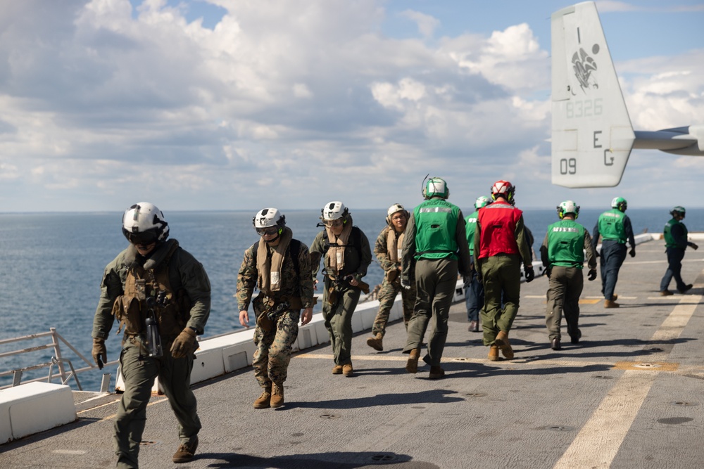 22nd MEU(SOC) | VMM-263 (REIN) Onloads Personnel and Equipment for Deployment