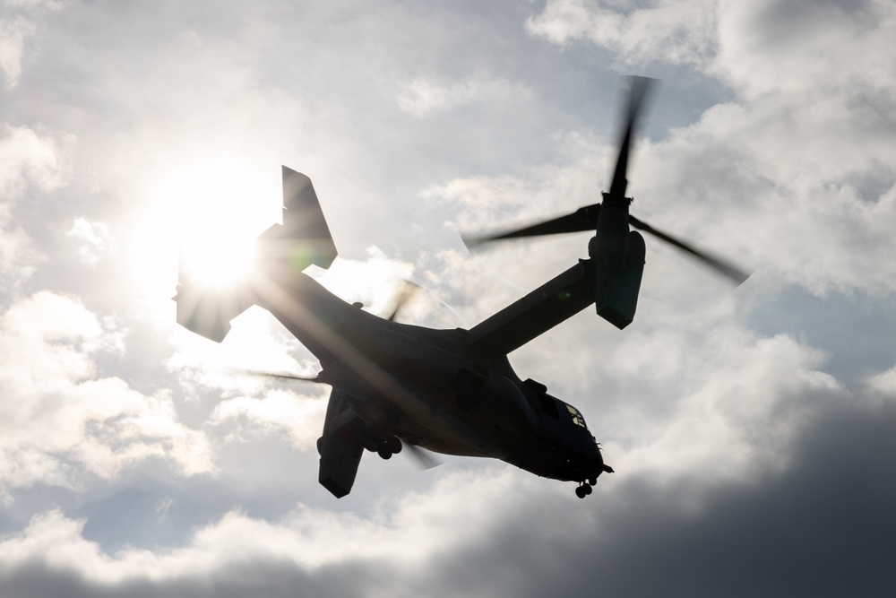 22nd MEU(SOC) | VMM-263 (REIN) Onloads Personnel and Equipment for Deployment