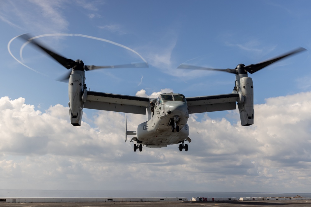22nd MEU(SOC) | VMM-263 (REIN) Onloads Personnel and Equipment for Deployment