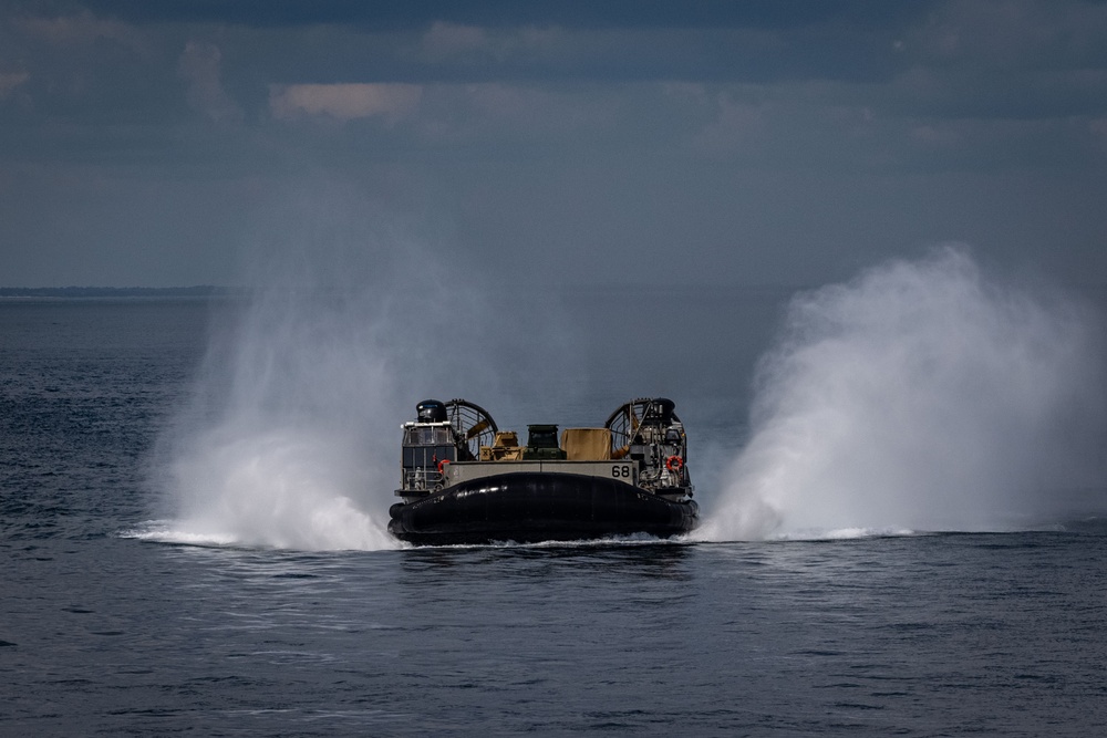 22nd MEU(SOC) | LCAC Onboard Operations Aboard USS San Antonio