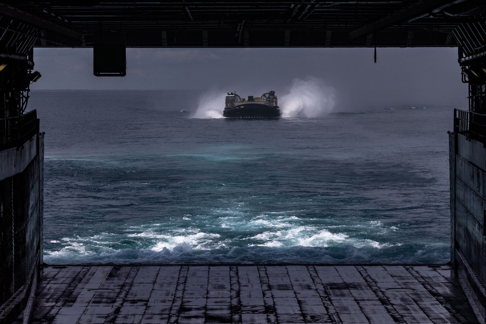22nd MEU(SOC) | LCAC Onboard Operations Aboard USS San Antonio