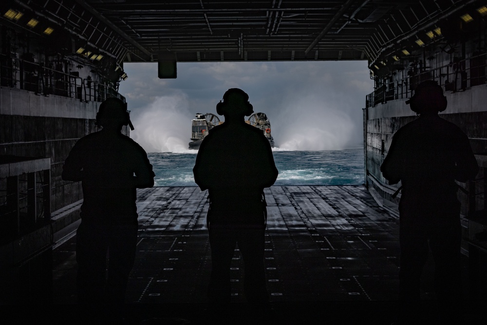 22nd MEU(SOC) | LCAC Onboard Operations Aboard USS San Antonio