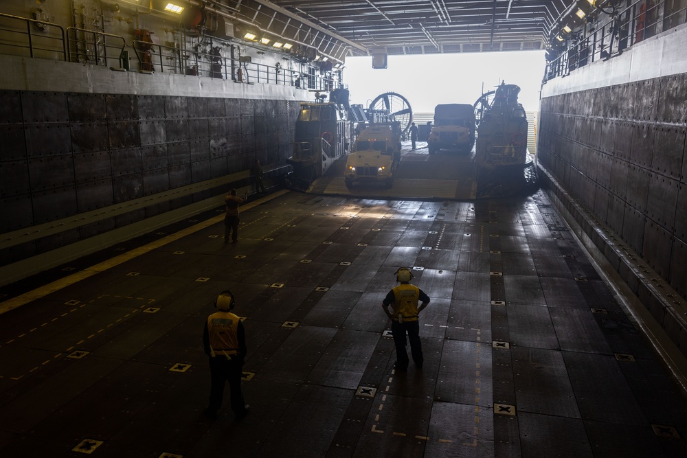 22nd MEU(SOC) | LCAC Onboard Operations Aboard USS San Antonio