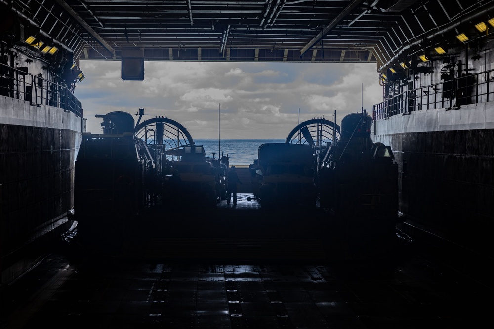 22nd MEU(SOC) | LCAC Onboard Operations Aboard USS San Antonio