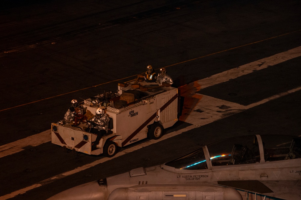 Abraham Lincoln conducts flight operations