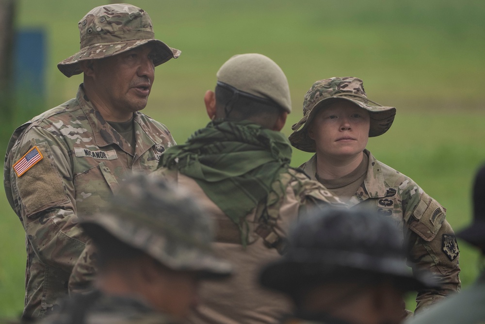 Panamanian and U.S. Forces conduct jungle orientation course