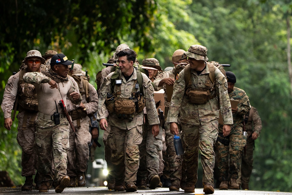 Panamanian and U.S. Forces conduct jungle orientation course