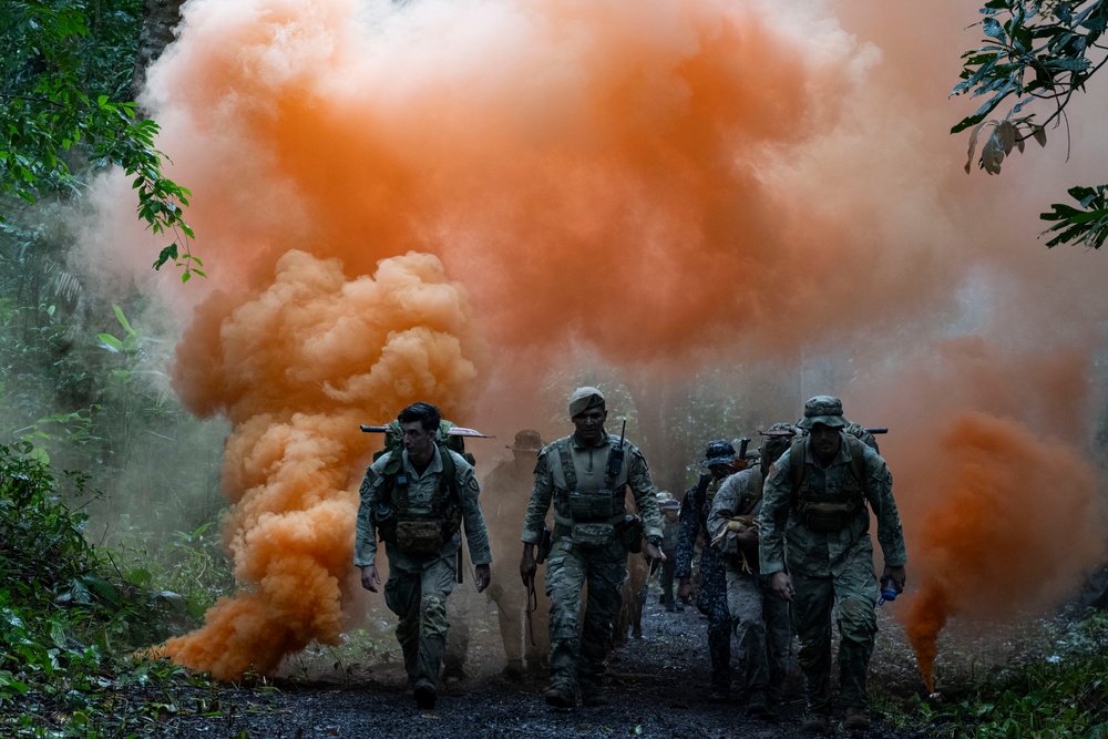 Panamanian and U.S. Forces conduct jungle orientation course