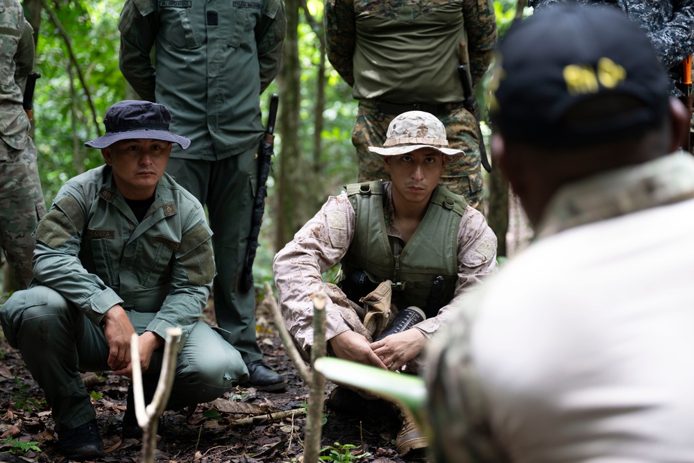 Panamanian and U.S. Forces conduct jungle orientation course