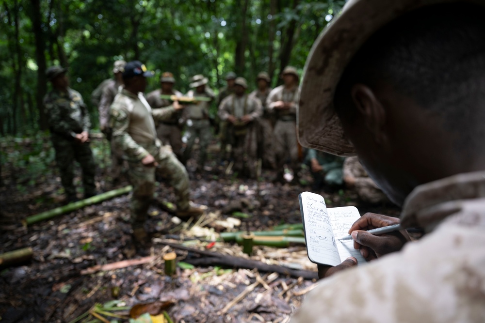 Panamanian and U.S. Forces conduct jungle orientation course