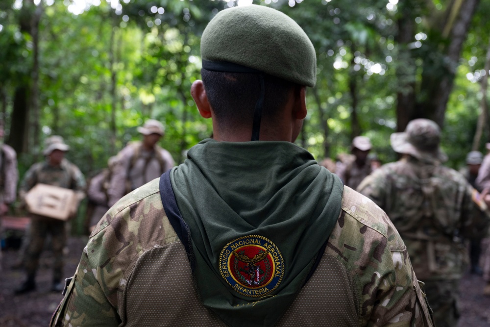 Panamanian and U.S. Forces conduct jungle orientation course