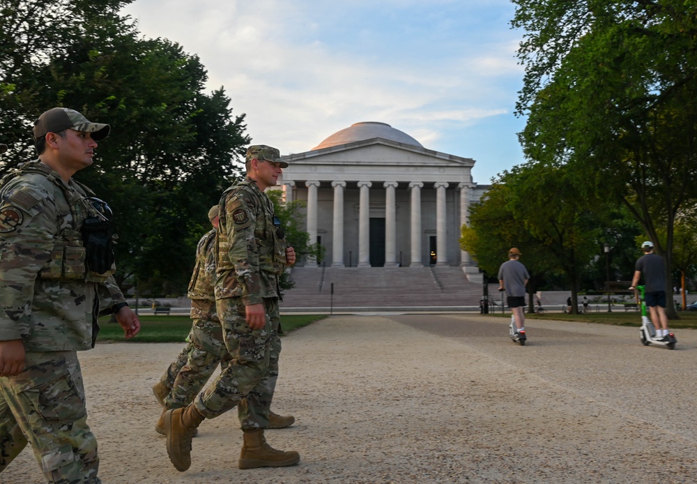 DC Air National Guardsman support DC Safe and Beautiful mission