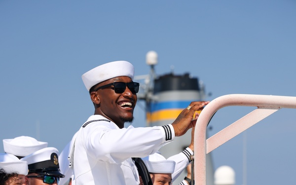 USNS Comfort Returns to Norfolk Naval Station after Completing CP25