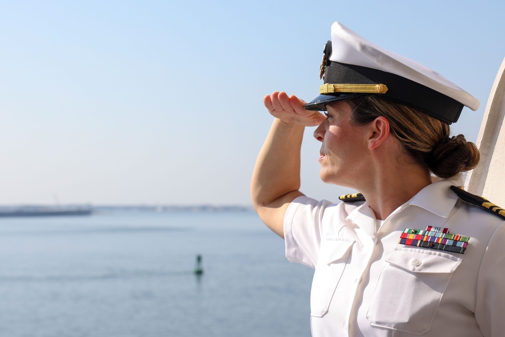 USNS Comfort Manning the Rails