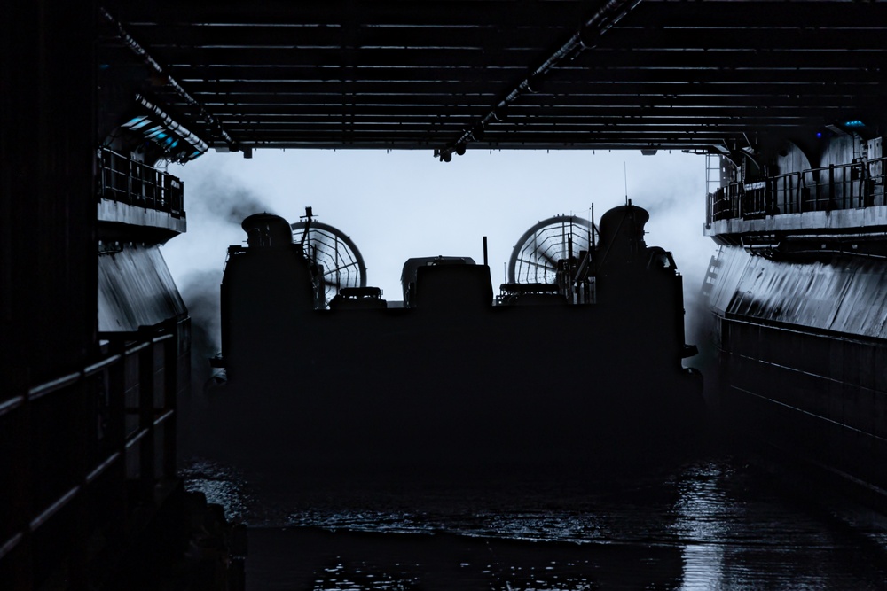 22nd MEU(SOC) | LCAC Onload Operations for Deployment
