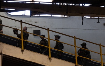 22nd MEU(SOC) | LCAC Onload Operations for Deployment