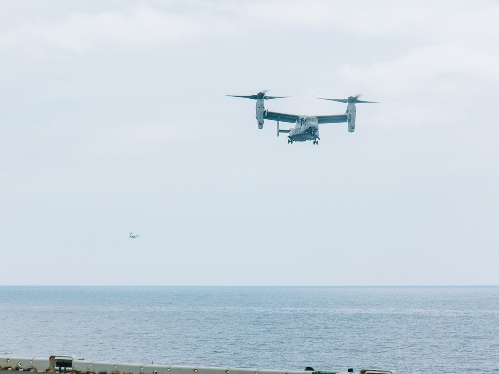 22nd MEU(SOC) | VMM-263 (REIN) Transports Cargo on USS Iwo Jima