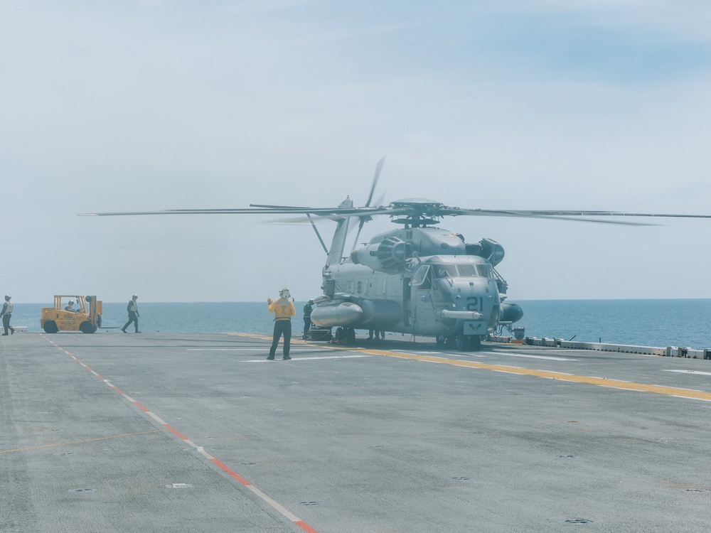 22nd MEU(SOC) | VMM-263 (REIN) Transports Cargo on USS Iwo Jima