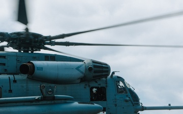 22nd MEU(SOC) | VMM-263 (REIN) Transports Cargo on USS Iwo Jima