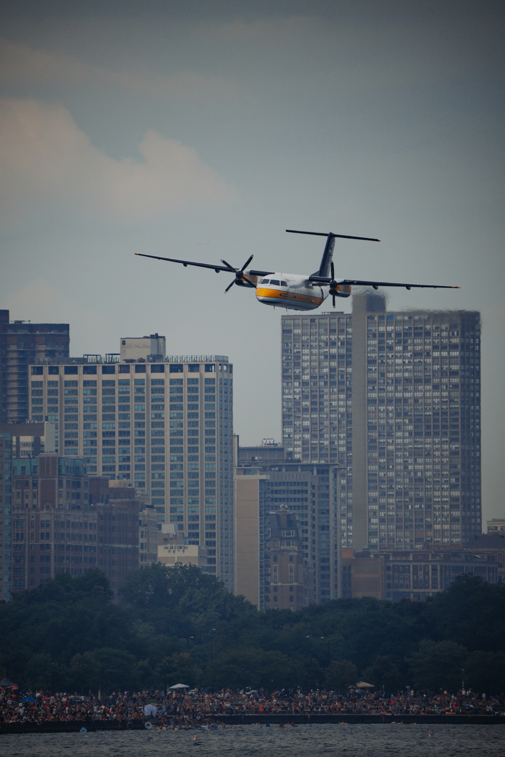 U.S. Army Parachute Team jumps for Chicago Air and Water Show