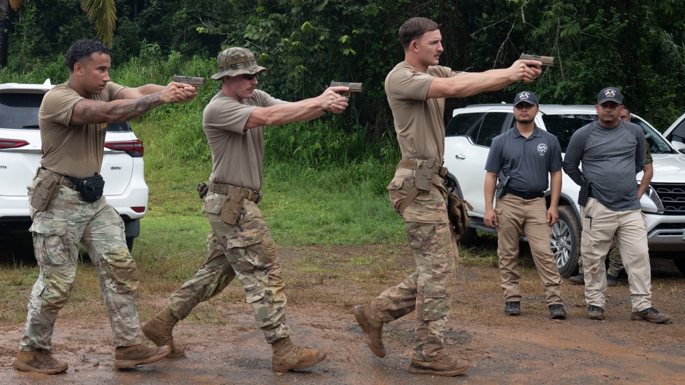 822d BDS and Panamanian Security Forces conduct combined training