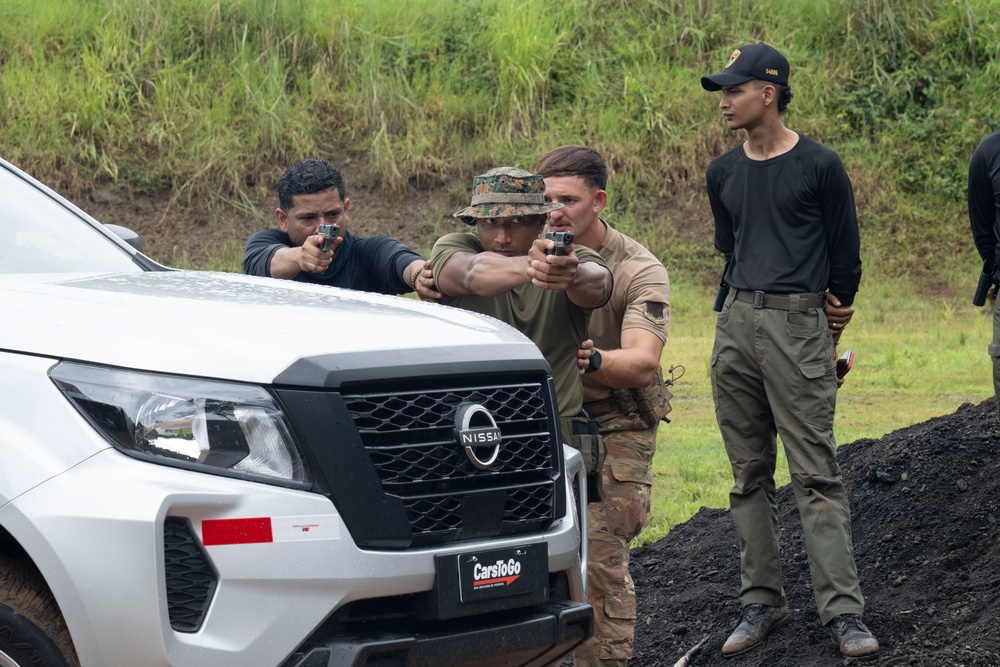 822d BDS and Panamanian Security Forces conduct combined training